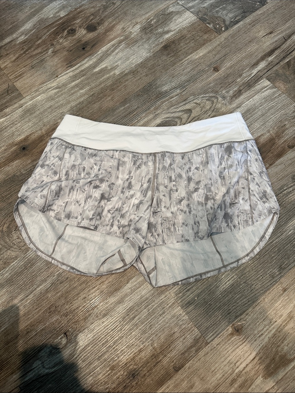 Good used condition Lululemon Speed Up Short City Breeze Alpine White Multi / Al